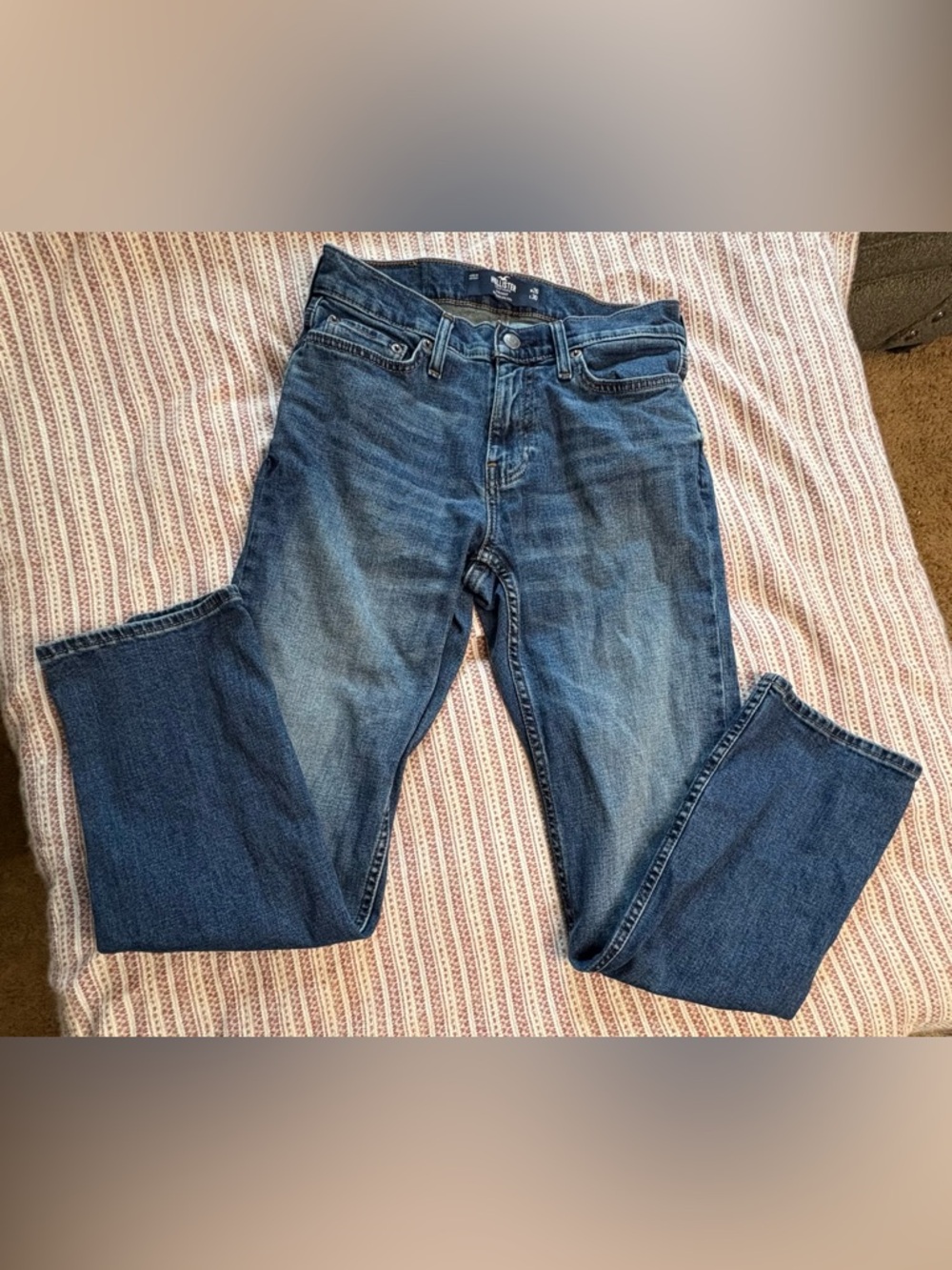 Hollister Epic Flex Straight Jeans - Medium Wash - Size 26x30 - Picture 3 of 3
